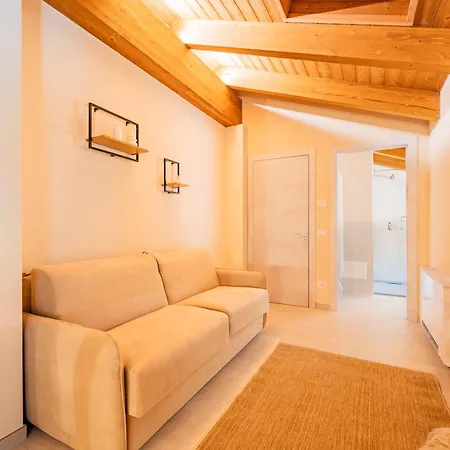 Dimora Sorriso בית הארחה